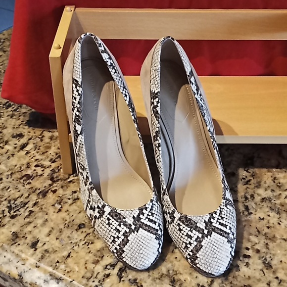 Violet & Red Snakeskin Wedges. NWOT. Never Been Worn. PERSIA Size 7M. - Picture 6 of 16